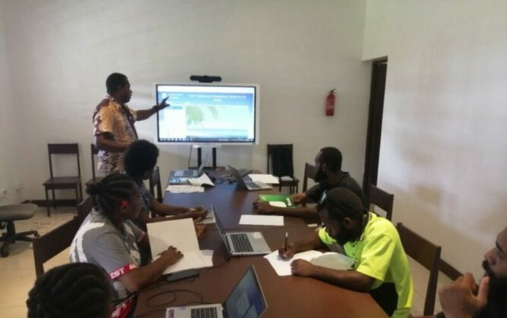Trainer presenting to participants