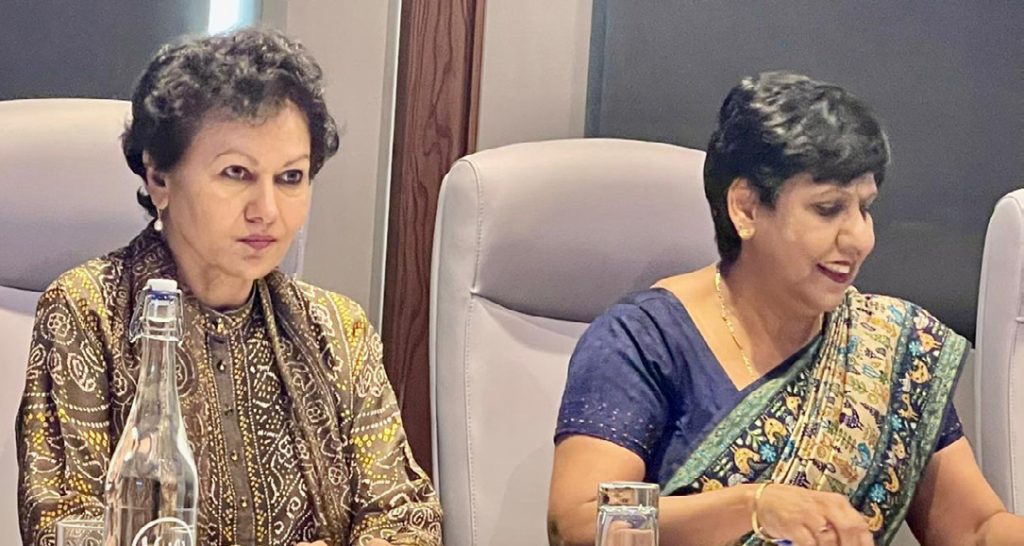 Professor Kanwar and  Honourable Mrs Leela Devi Dookun-Luchoomun, Vice-Prime Minister at the Skill for Work awards ceremony