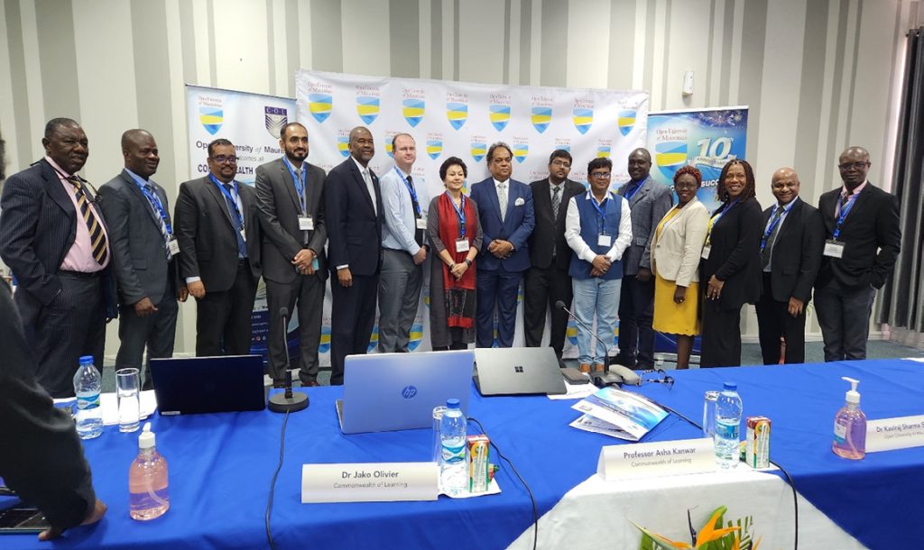 Group of participants at the 15th session of the Executive Governing Board for the Commonwealth Executive MBA and MPA Programmes (CEMBA/CEMPA),