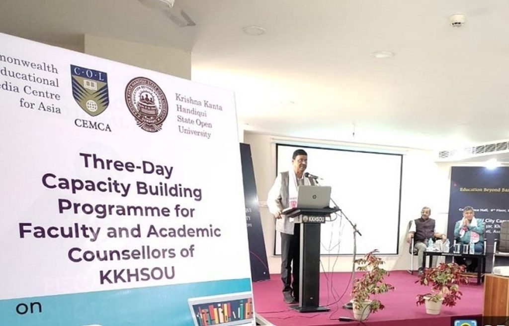 A presenter at the CEMCA workshop on OER.